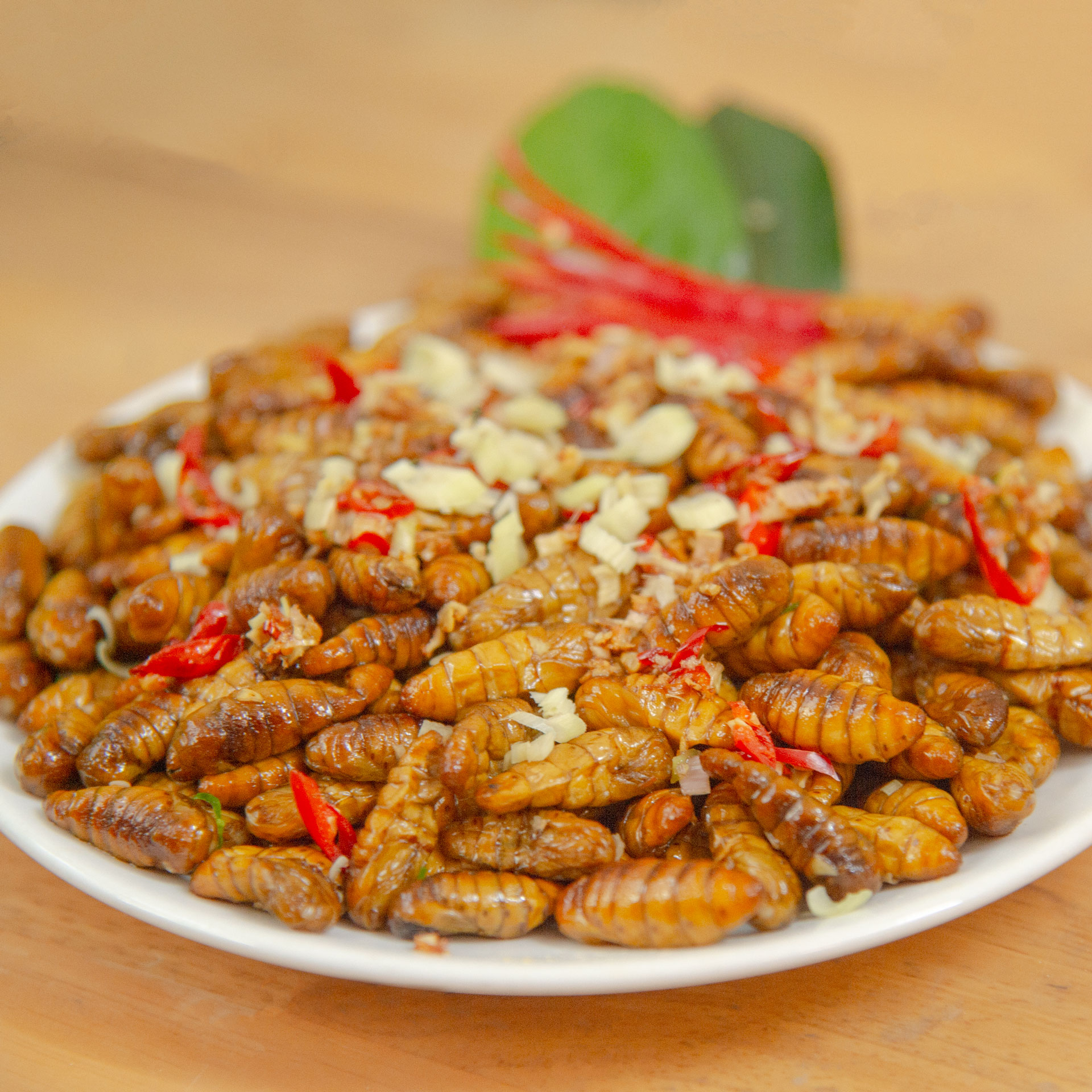 Nhộng xào tỏi ngon, thơm béo, cực bắt vị cơm nhà